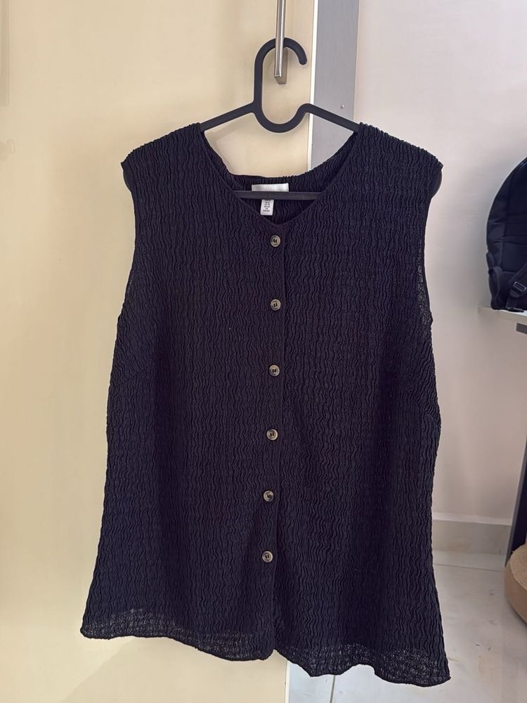 H&amp;M - Black Textured Button-Up Sleeveless Top
