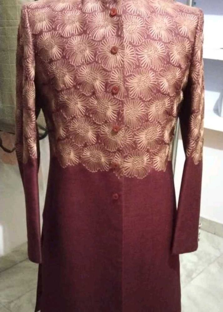 Elegant Men's Embroidered Kurta