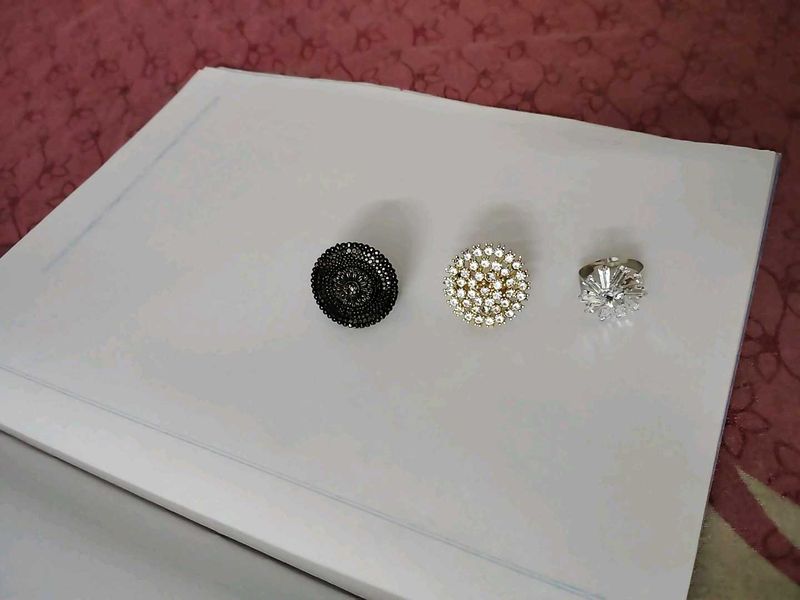 221.Set of 3 Sparkly Rings