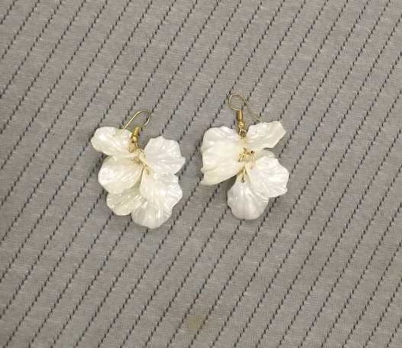 White Petal Flower Earrings