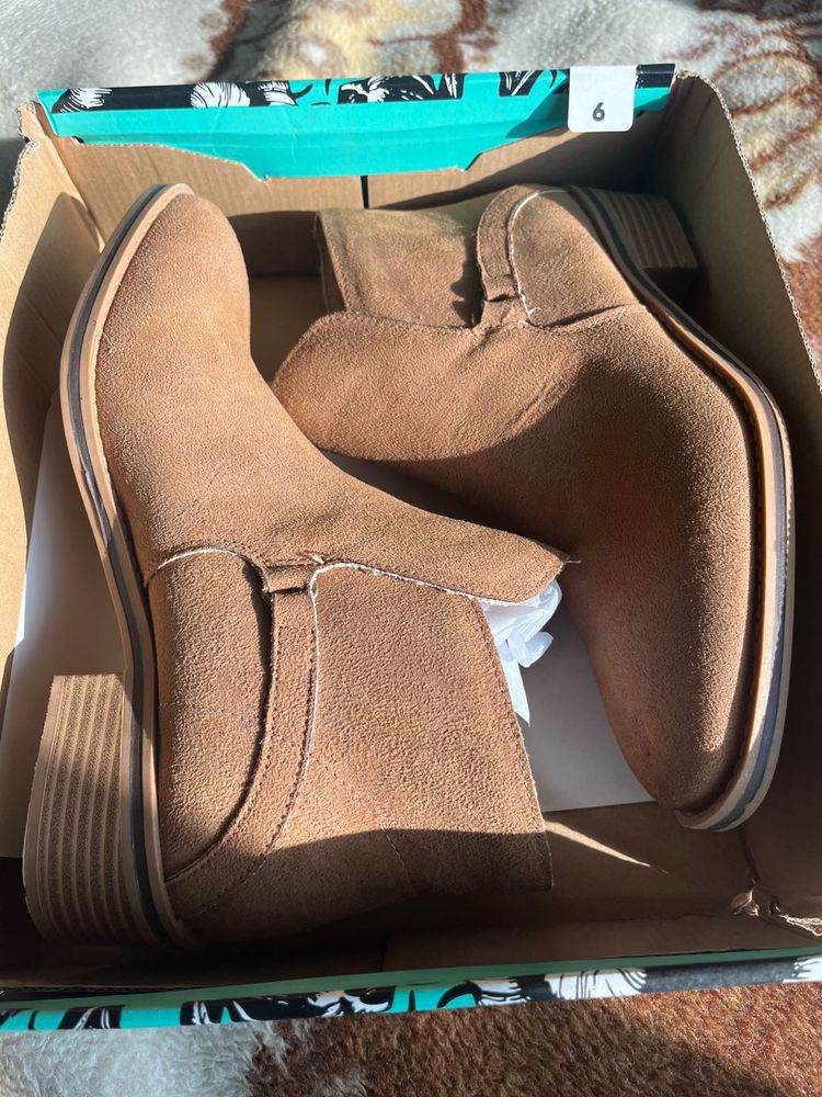 UK 7 - US 9 - ! Brown Suede Ankle Bo