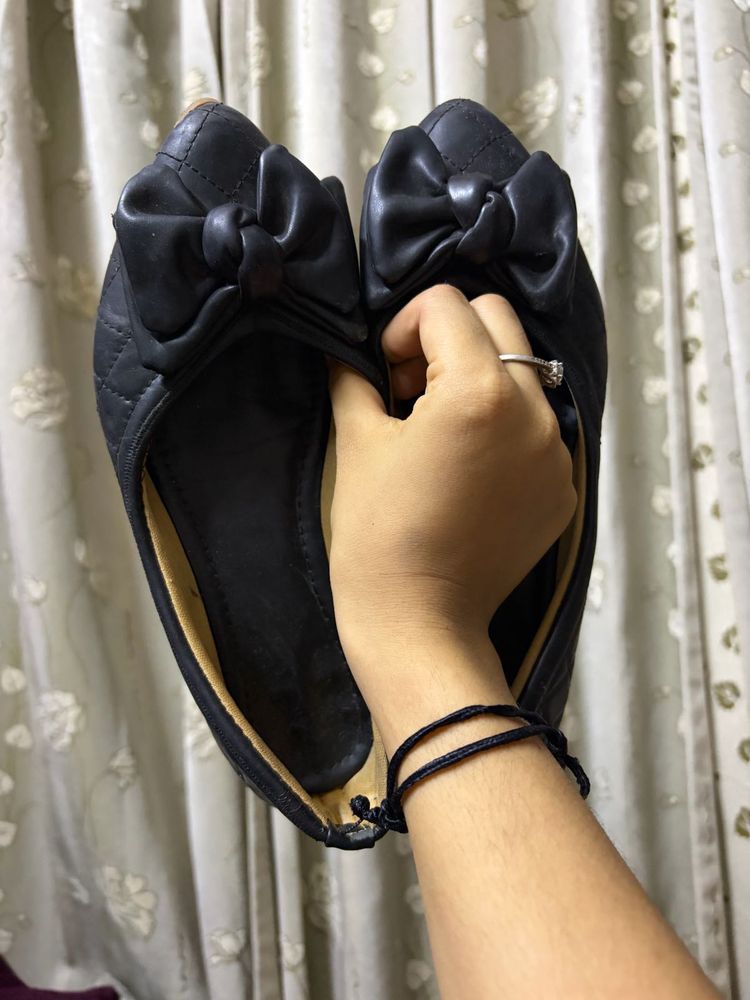 Chic Black Bow Ballerinas