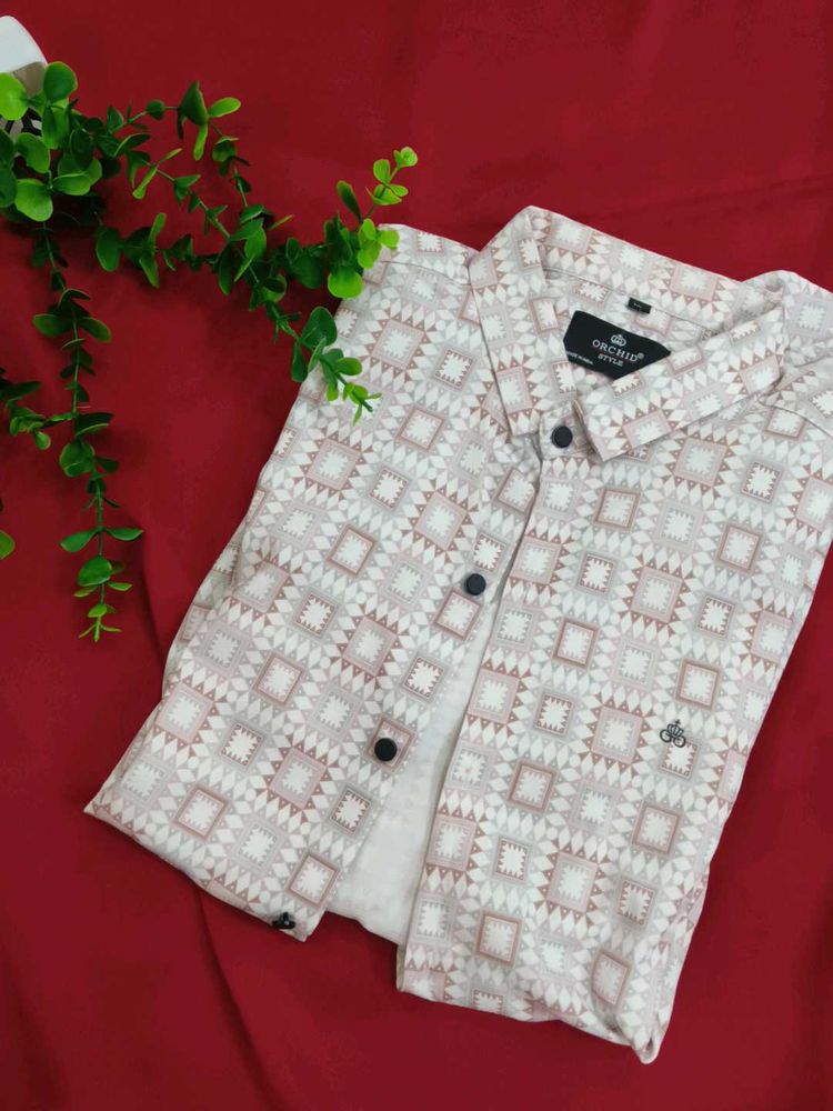 Men's Patterned Button-Up Shirt