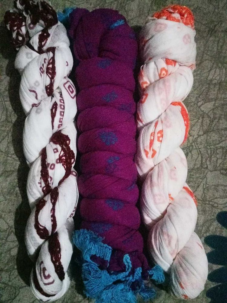 white mahroon dupatta