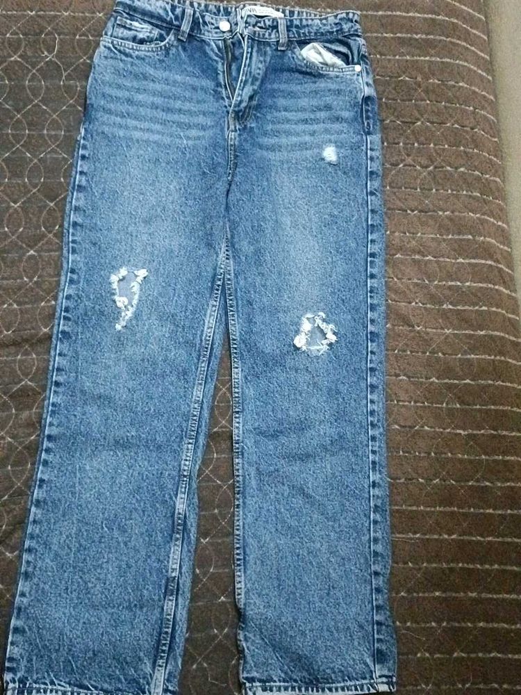 Zara Distressed High-Waist Mom Jeans - Mid-Blue De