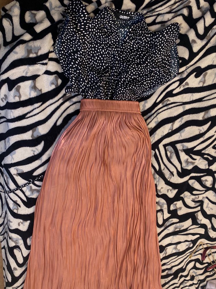 ZARA Metallicpleated skirt with free black Wrap T