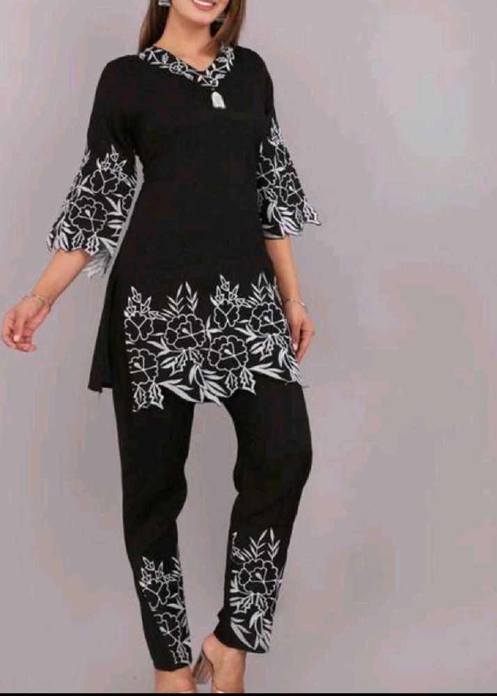 New 2XL Black Embroidered Set