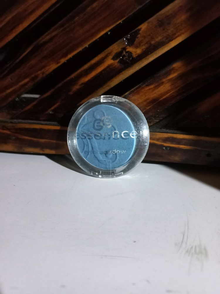 Essence Eyeshadow Blue Colour