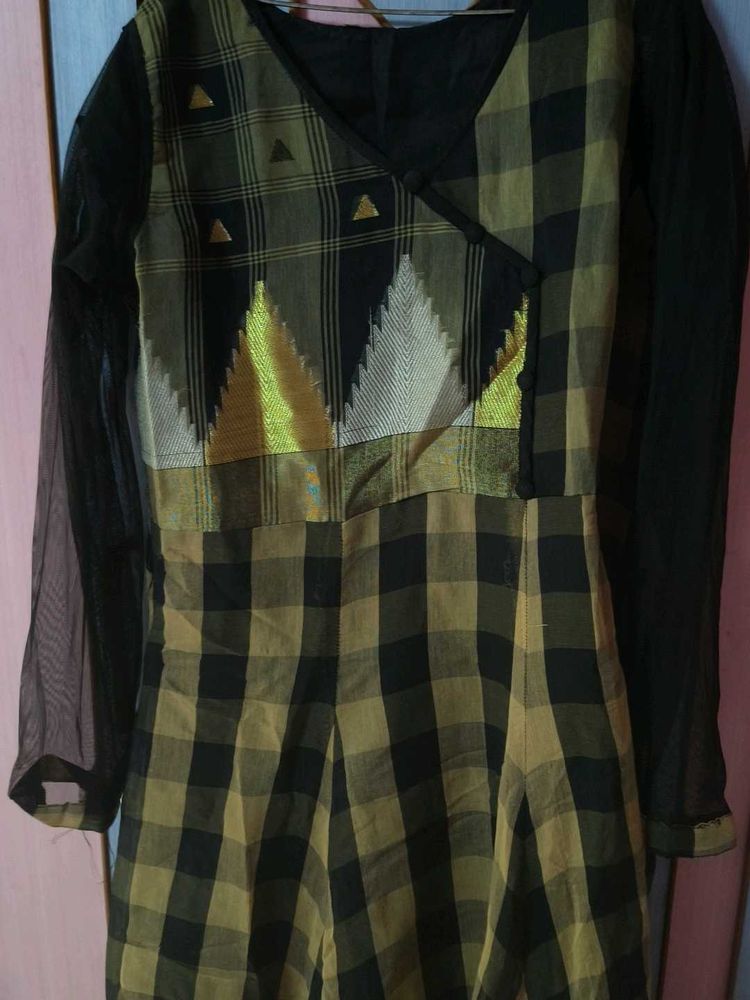 Stylish Checked Kurta with Sheer Sleeves