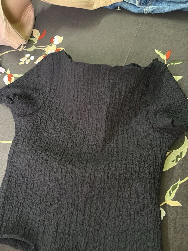 Crinkled Black Short Sleeve Top
