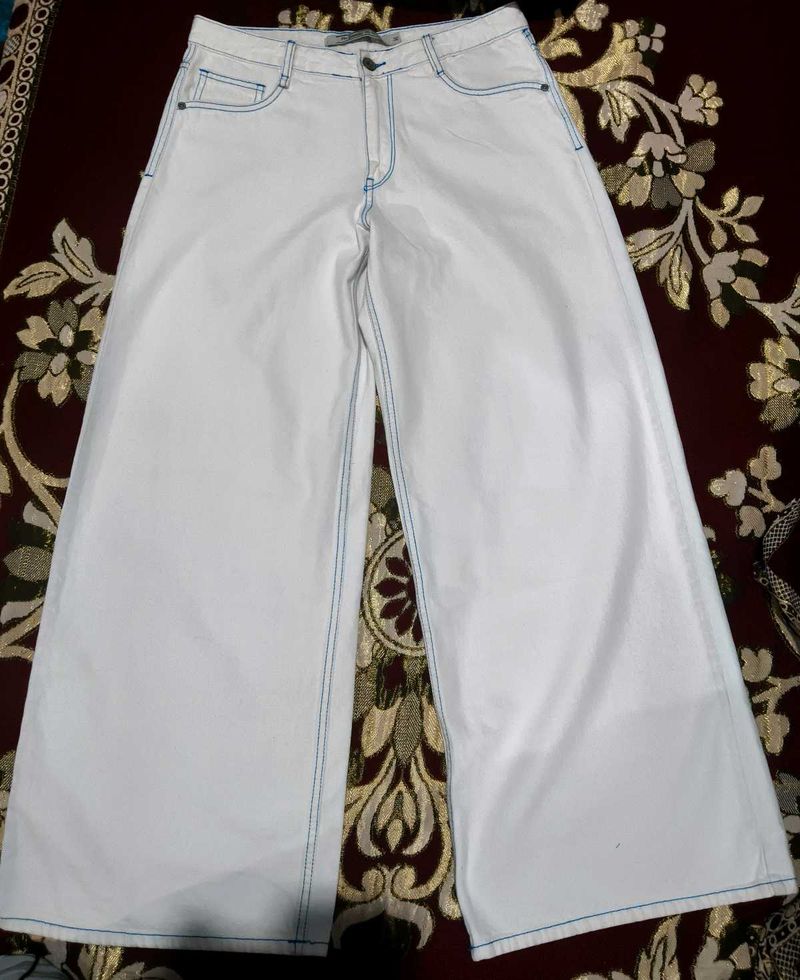 White baggy Wide-Leg Jeans with Blue Stitc