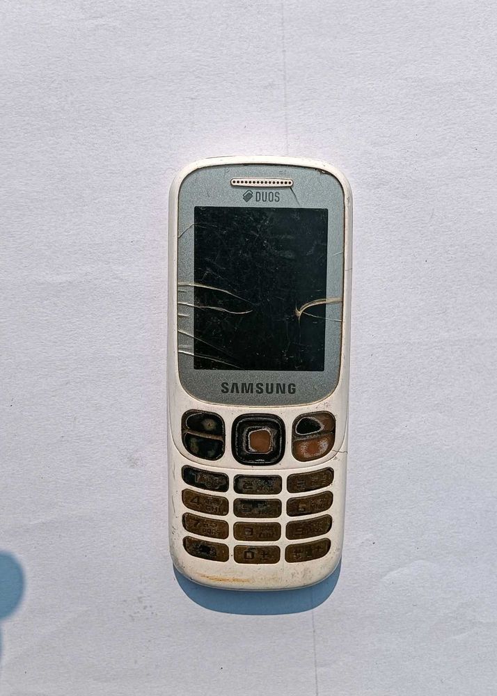 Samsung Feature Phone - Retro!