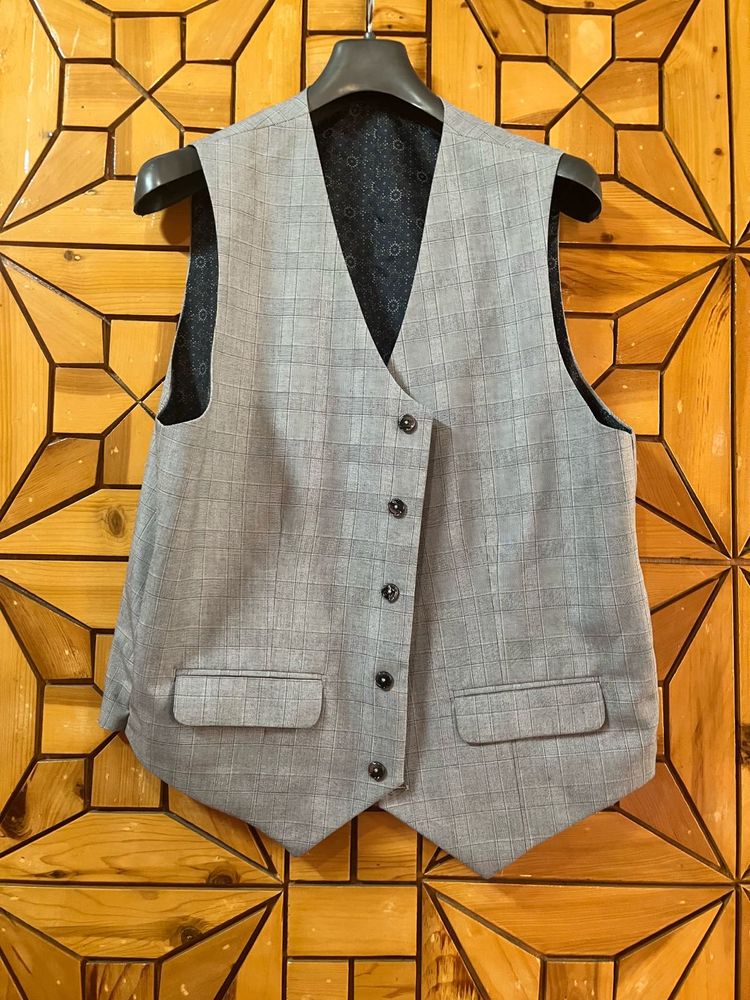 Cantabil vest for men
