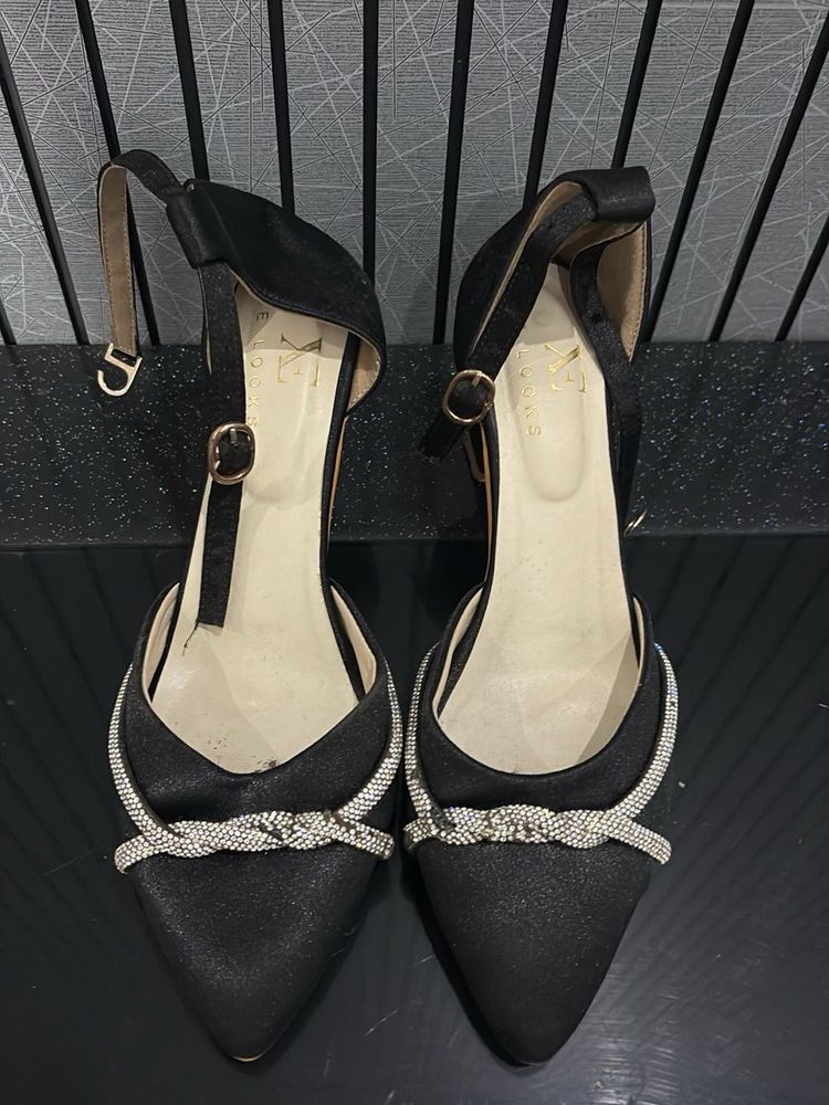 Elegant Black Heels with Rhinestones