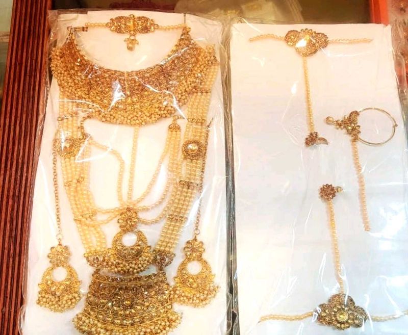 Exquisite Kundan Bridal Jewelry Set