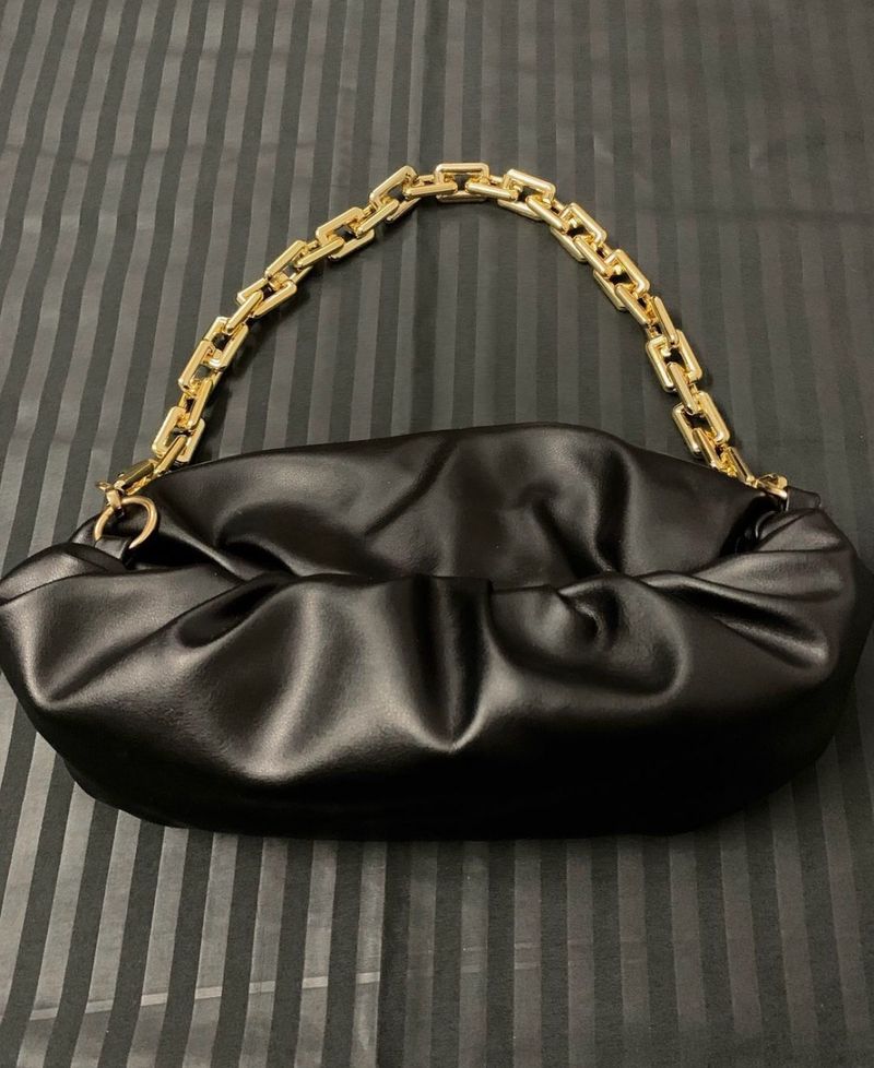 BLACK RUCHED CLOUD BAG