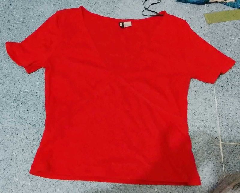 H&amp;M V-Neck Red T-Shirt