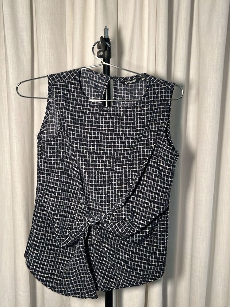 Chic Sleeveless Dark Blue Plaid Knot Front Top