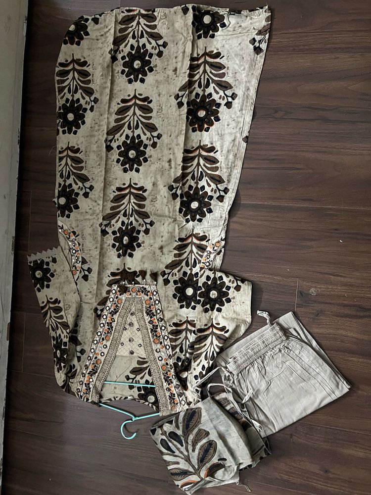 Elegant Printed Kurta Set with Trousers