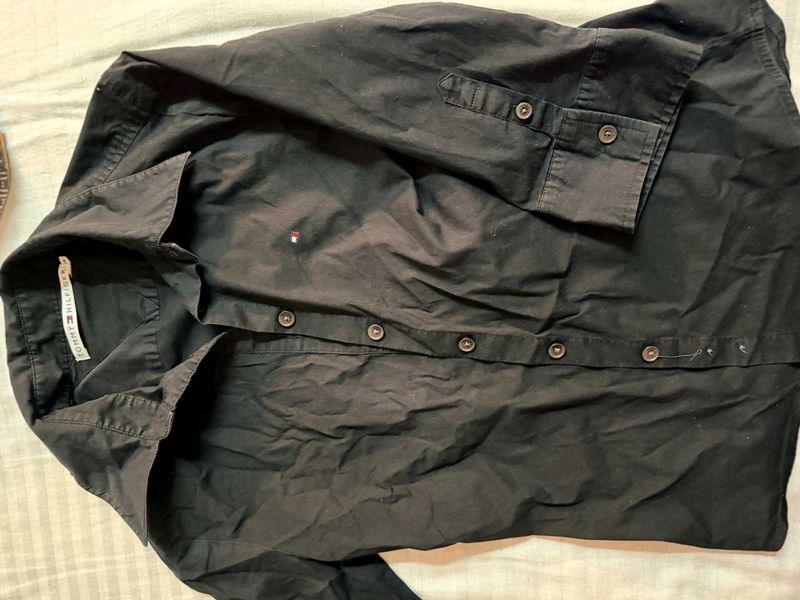Tommy Hilfiger- original Black Button-Up Shirt