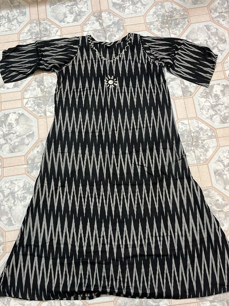 Chic Black &amp; White Ikat Print Kurta