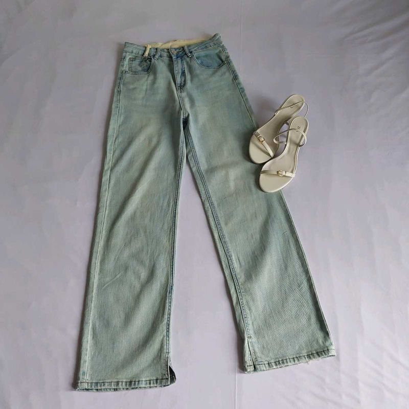 Light Wash Wide Leg Jeans 🐞⚘️