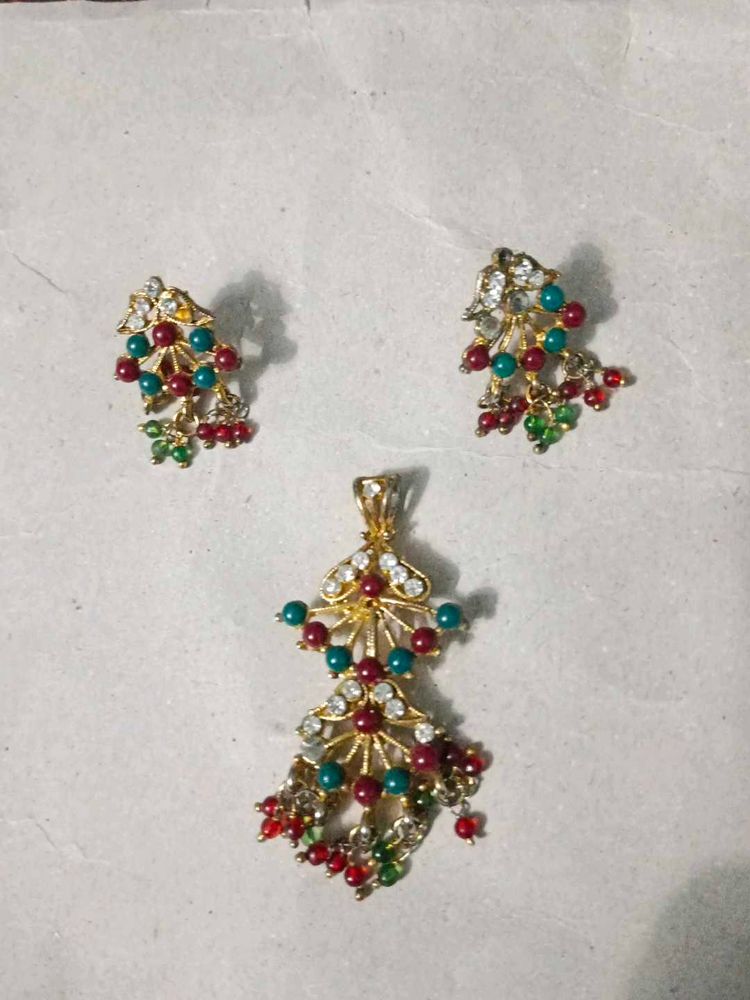 Gold Tone Pendant &amp; Earring Set