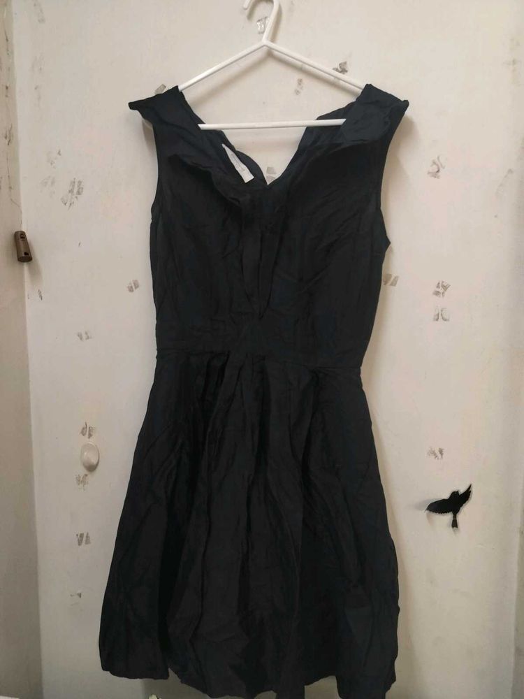 Chic Black Sleeveless Midi Dress