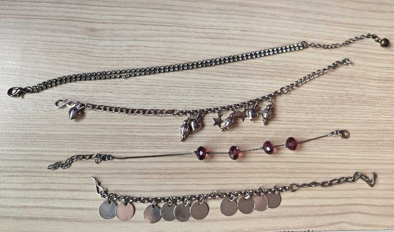 Set of 4 Charm bracelets