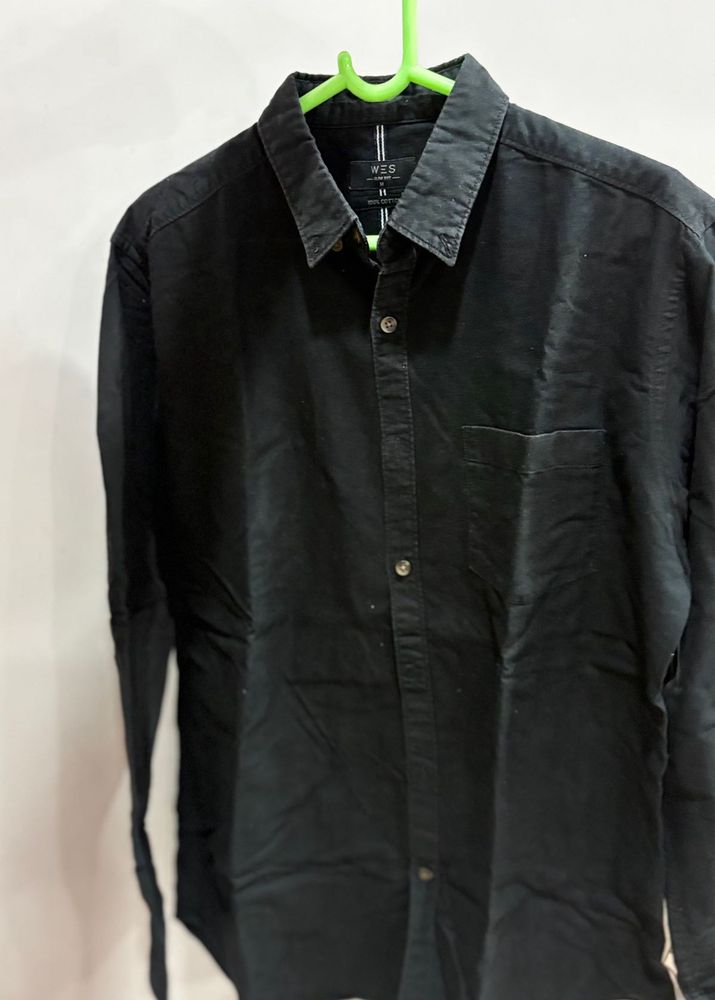 WES Casuals - Classic Black Button-Dow