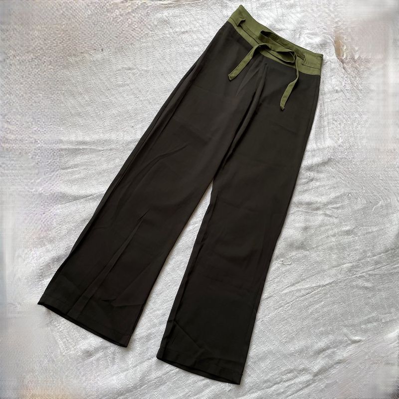 Highwaisted Bell Bottom / Baggy Fit Black Pants
