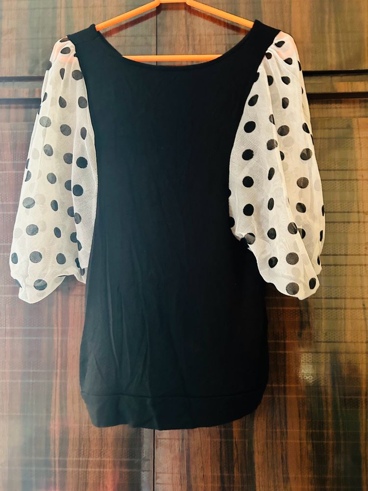 Black Top With Sleeves
