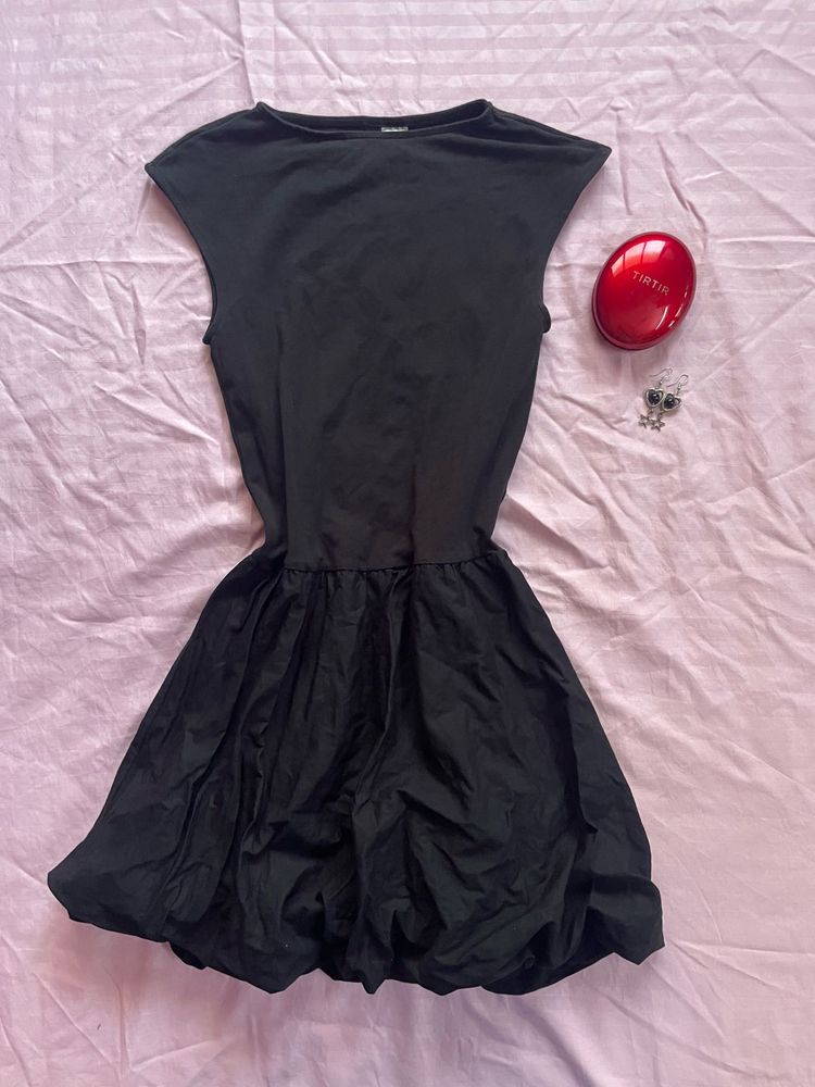 Chic Black Bubble Hem Dress