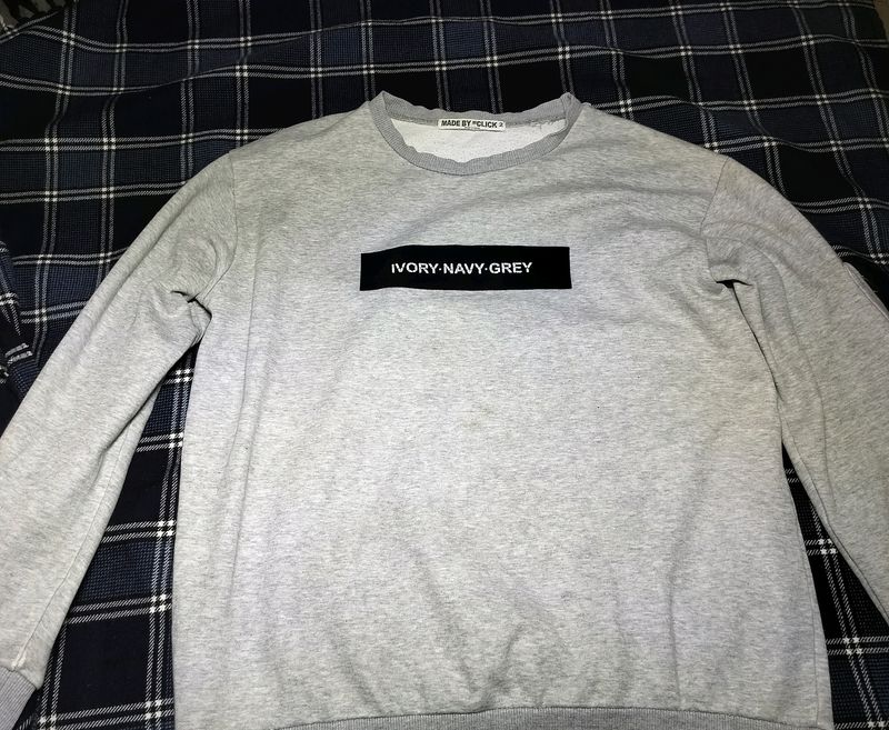 Grey 🩶 Sweatshirt For Men And Women