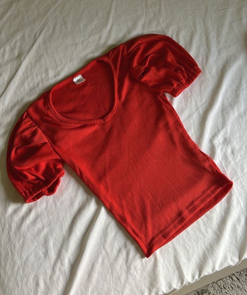 SSS- Red Ribbed Puff Sleeve Top
