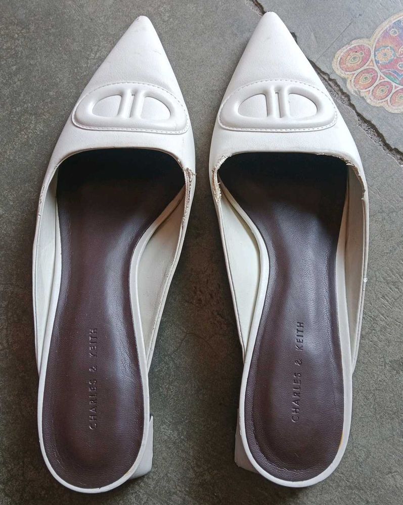 CHARLES &amp; KEITH White pointed toe Mules(40)