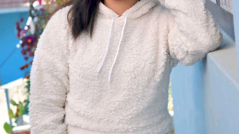 Cozy Fleece Hoodie - Perfect for Chilly Days