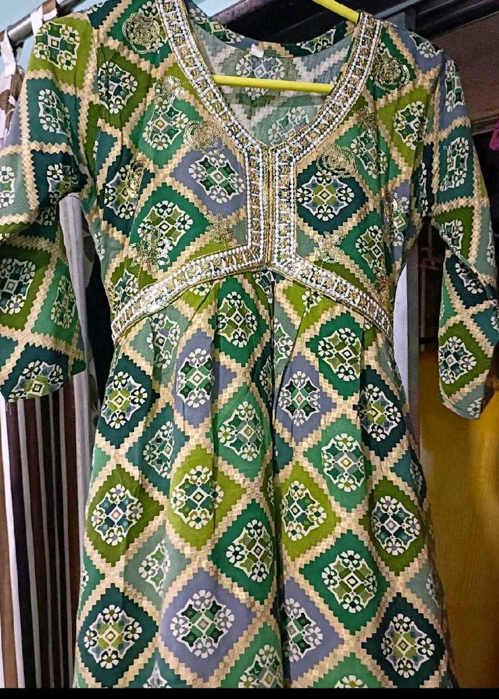 Green Geometric Print Kurta with Embellished Neckl