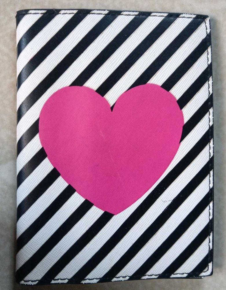 🇺🇸 Victoria Secret's Passport Holder