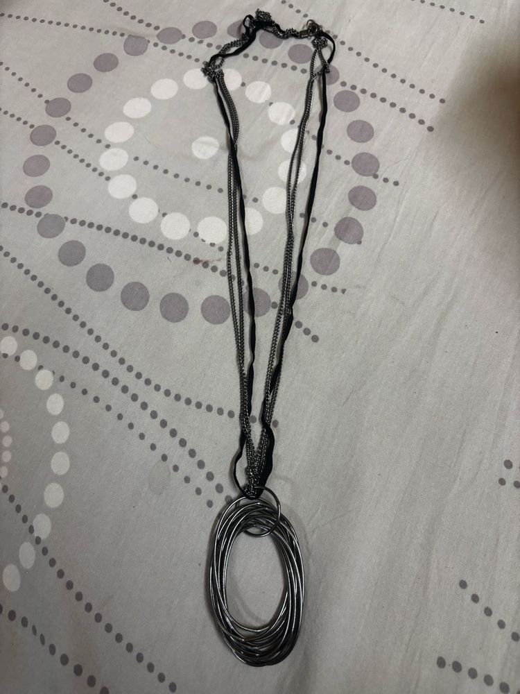 Chic Multi-Strand Oval Pendant Necklace