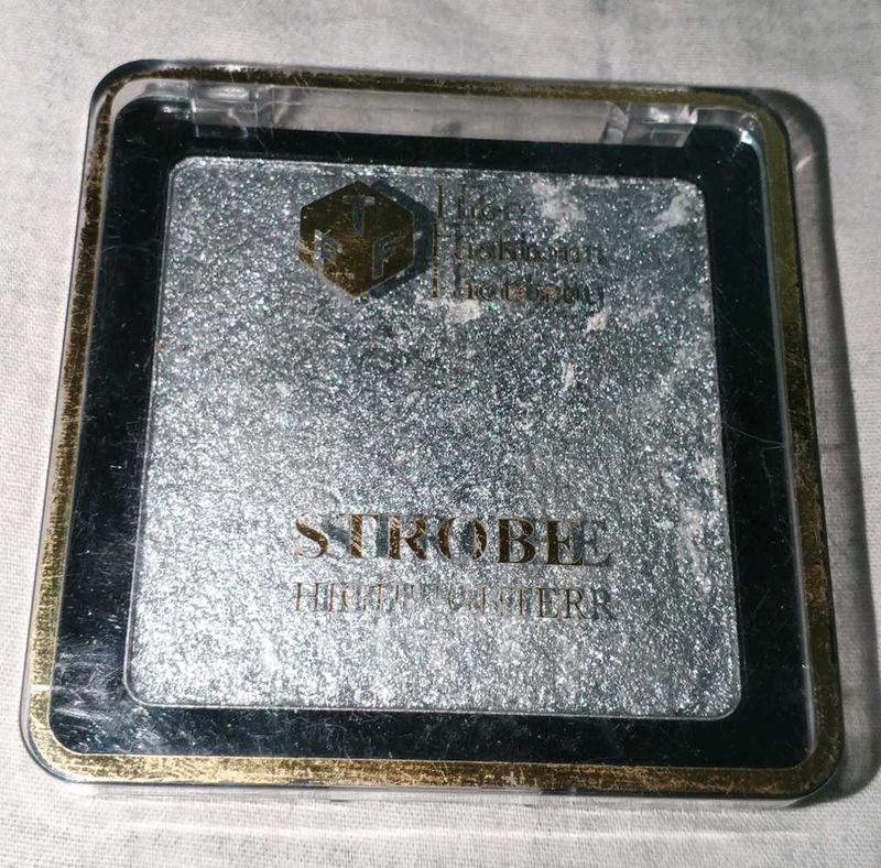 Shimmering Highlighter Powder