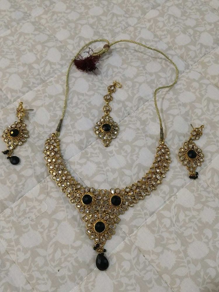 Elegant Black &amp; Gold Jewellery Set