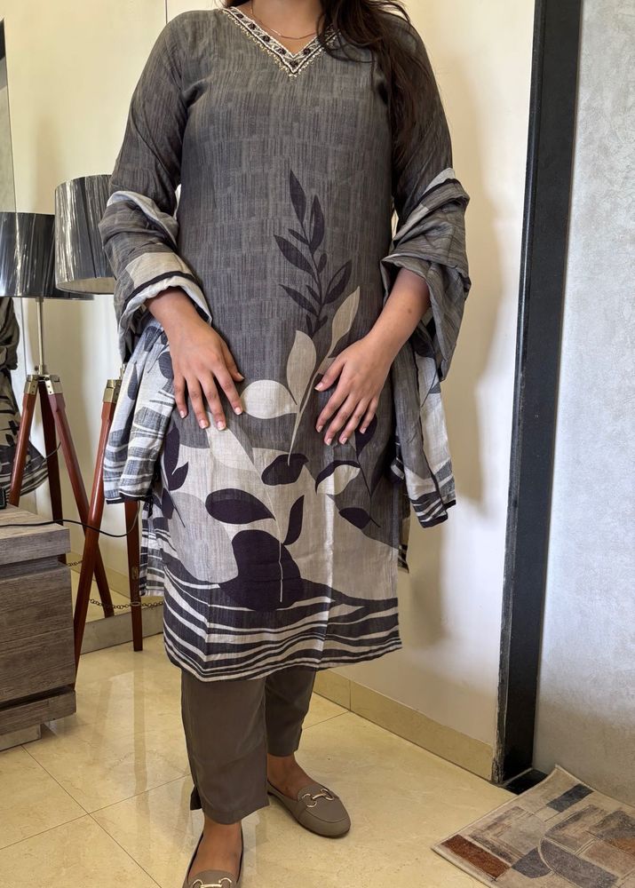 Elegant Grey Leaf Print Kurta Set with Dupatta