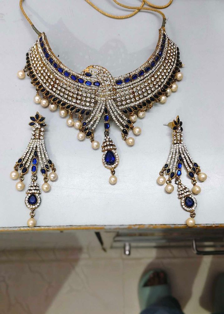 Stunning Blue &amp; White Stone Necklace Set