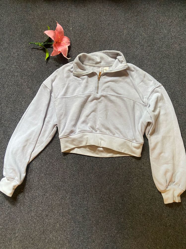 H&amp;M Crew Neck Sweatshirt – XS | Like New