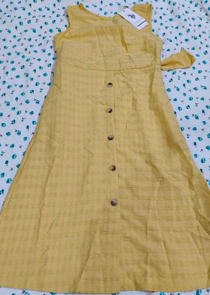 Chic Yellow Button-Up Midi Dress