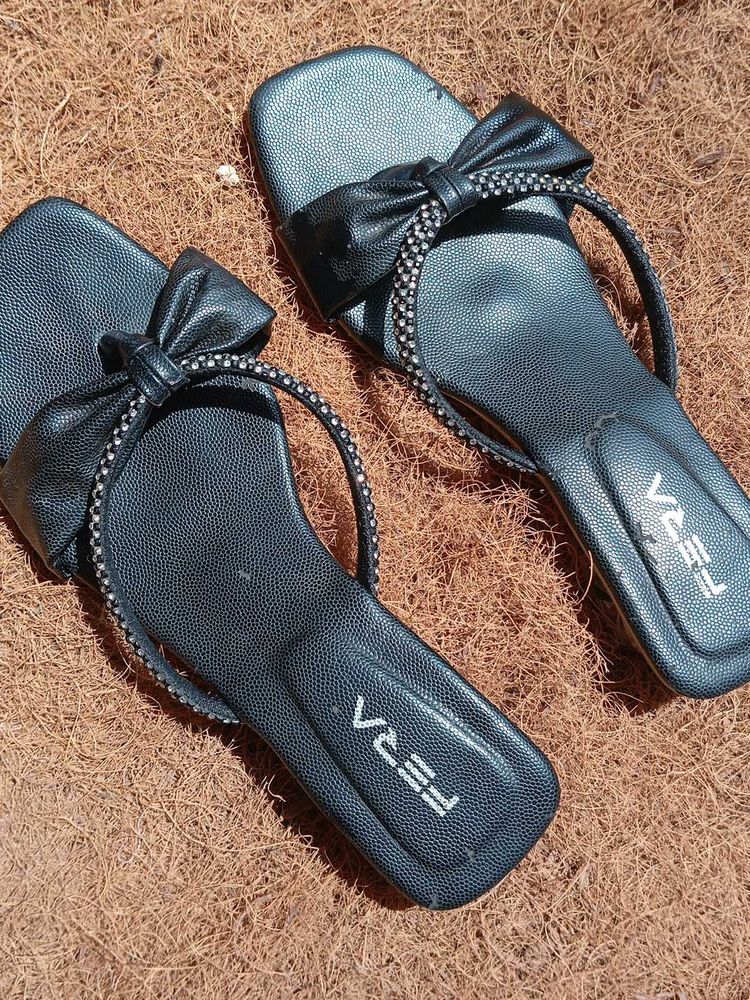 Black Bow Flats