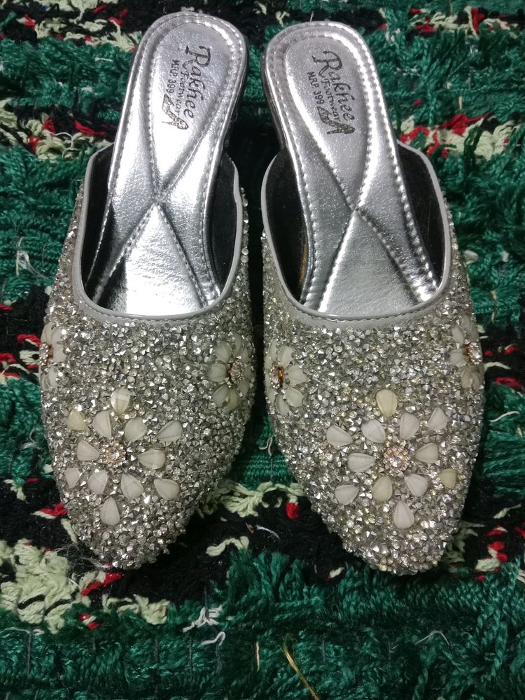One Time Use Only Heels Hai Isliye Pahan Nhi Rahi New Hai Totally 😍