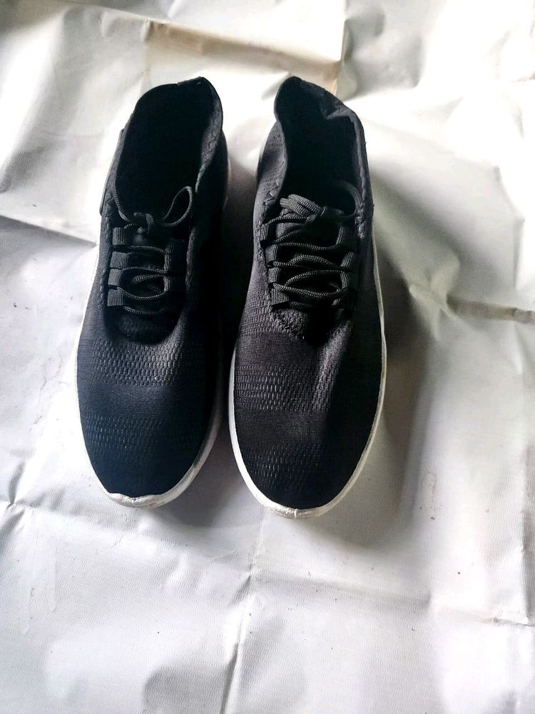 Comfortable Black Running Shoes