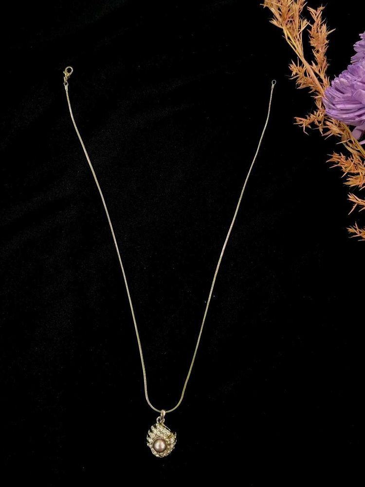 Anti tarnish Elegant Pearl Pendant Necklace